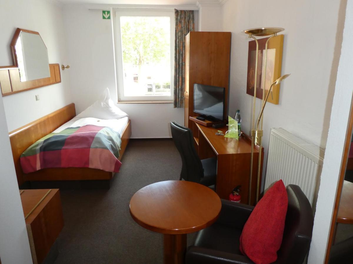 Hotel Mitte Alte Suesswarenfabrik Rheinbach Esterno foto