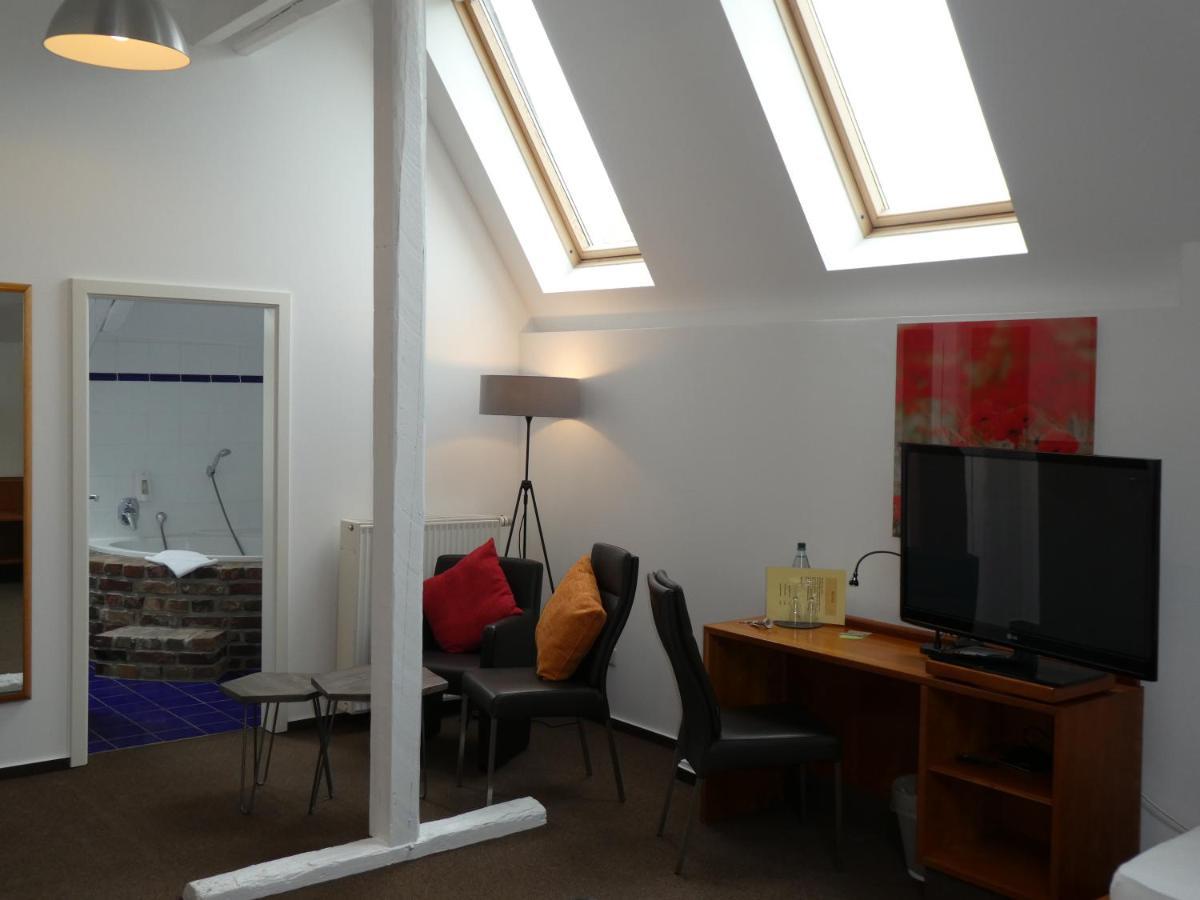 Hotel Mitte Alte Suesswarenfabrik Rheinbach Esterno foto